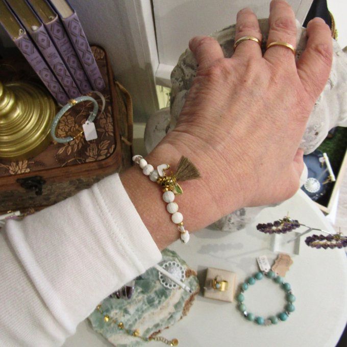 BRACELET LOUISA HOWLITE