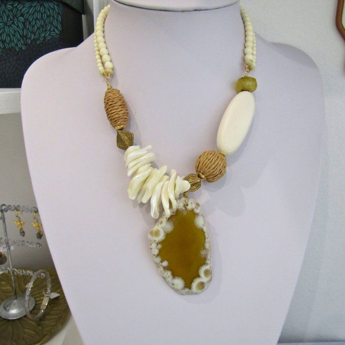 COLLIER MARGE