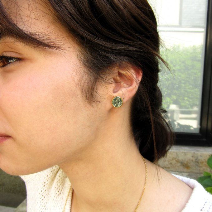 PUCES D'OREILLES VERT METAL FEUILLES